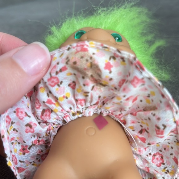 💚 HOST PICK 💚 Vintage Green Haired Troll Doll in Pink Dress - Picture 10 of 10